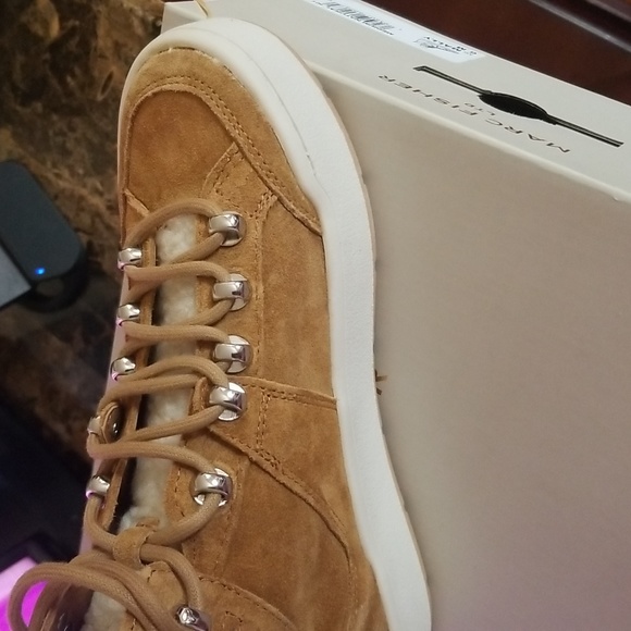Marc Fisher mally boots..no fur inside. Pleather interior - Picture 6 of 8